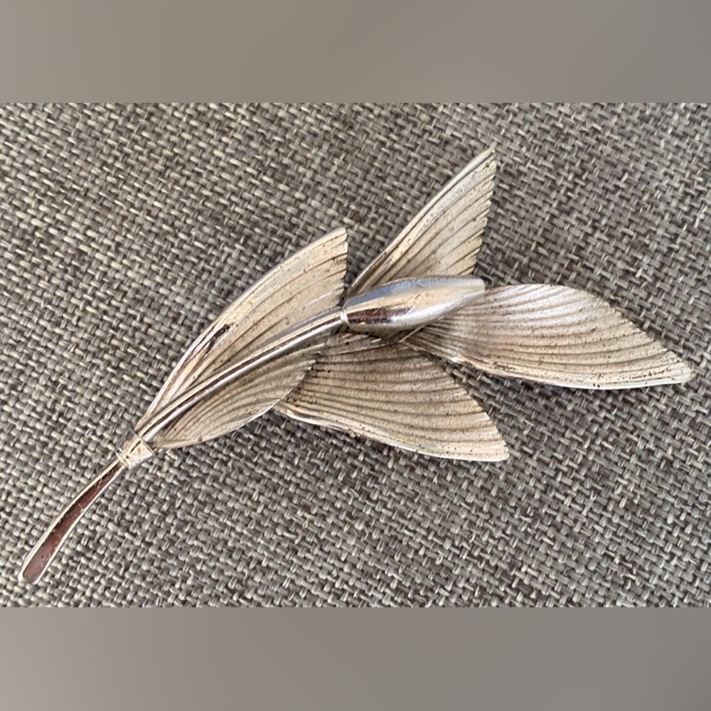 Elegant Sterling Silver Leaf Brooch